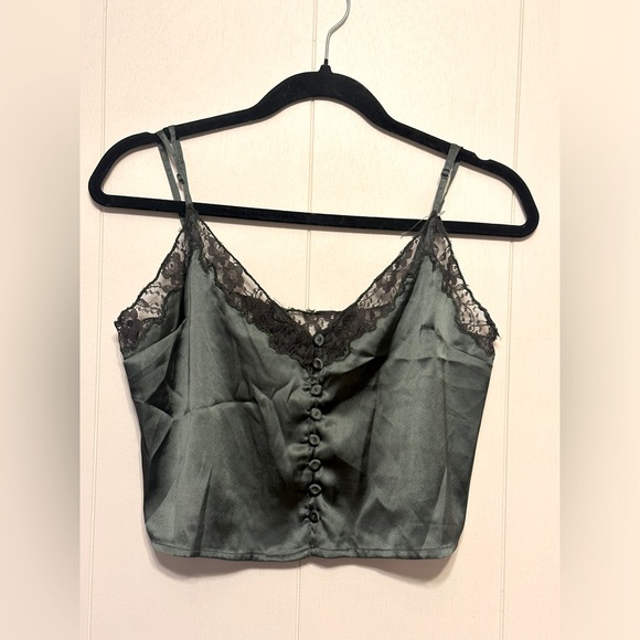 Urban outfitters lace and green cami crop top - Picture 2 of 3